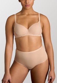 Sbottino nudo con coppe sagomate e spalline regolabili, abbinato a mutandine nude a vita alta. Tessuto liscio, design senza cuciture per il massimo comfort.