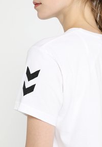 Hummel GO WOMAN - Printtipaita - white