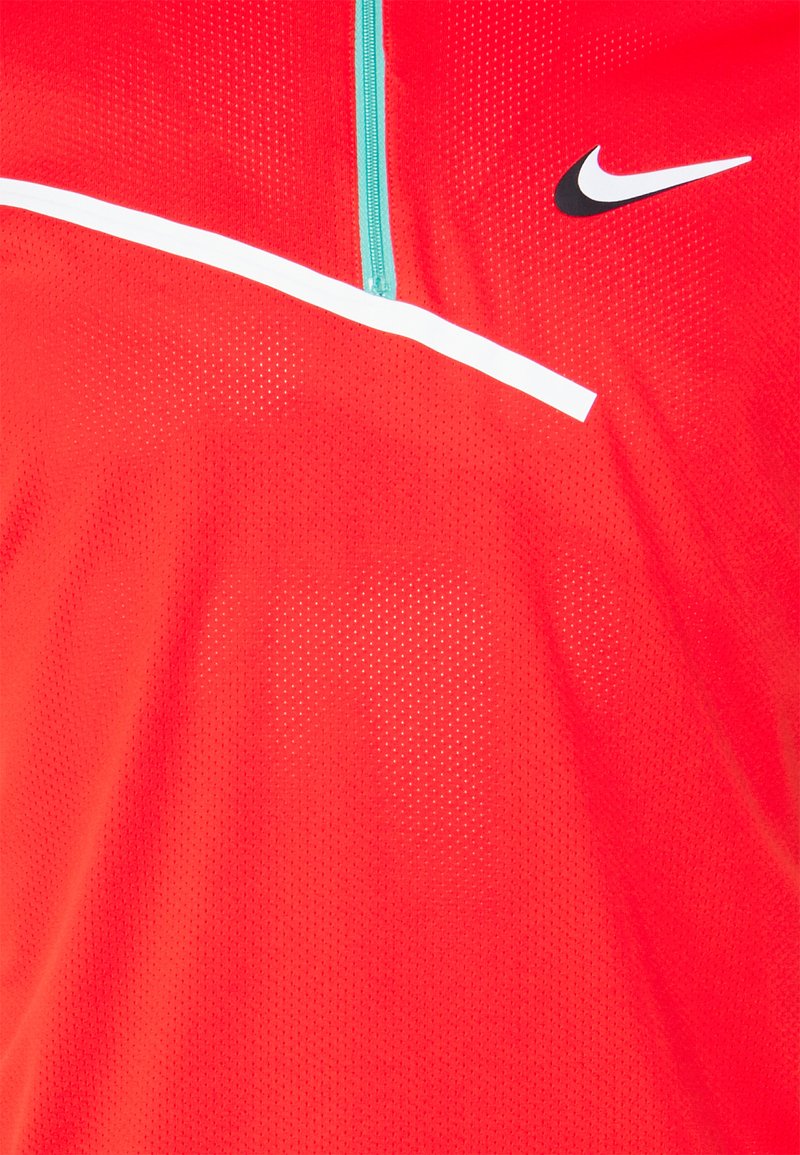 Herren Sportbekleidung | Nike Performance SLAM T-Shirt print habanero red/white/rot - JV65661 Herren Sportbekleidung | Nike Performance SLAM T-Shirt print habanero red/white/rot - JV65661
