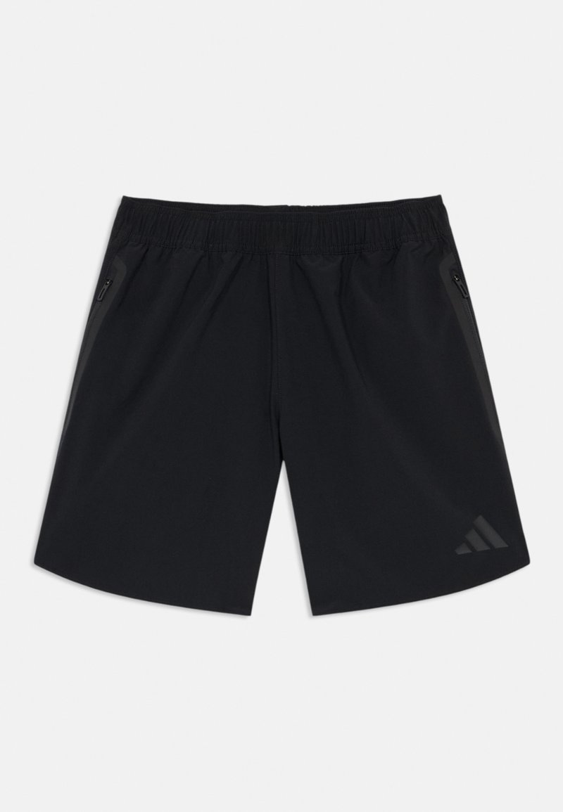 Μαύρες αθλητικές βερμούδες από ελαφρύ υλικό, με ελαστική ζώνη στη μέση και πλαϊνές τσέπες με φερμουάρ; περιλαμβάνει λογότυπο στο κάτω αριστερό πόδι.