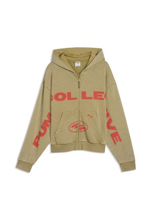 Beige lynlås-hættetrøje med forlommer, rød "PUMA COLLECTIVE" tekst på ærmer og bryst, og et lille Puma-logo på lommen.