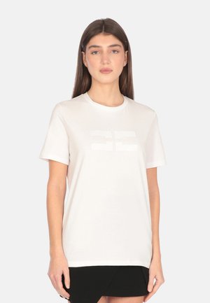 White short-sleeve t-shirt made of soft cotton, featuring a subtle tonal geometric pattern on the front and a round neckline.