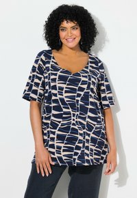 Ulla Popken GEOMETRIC WAVE TEE - T-shirt con stampa - marine