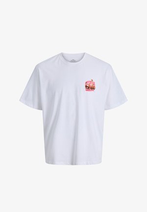 Balta īsroku T-krekls ar mazu grafisku attēlu ar divām ķiršiem uz rozā plankuma, kas atrodas kreisajā krūšu daļā.