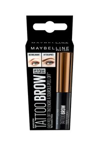 L'emballage de Maybelline Tattoo Brow présente un design noir et or, mettant en avant des images avant et après des résultats de teinture des sourcils.