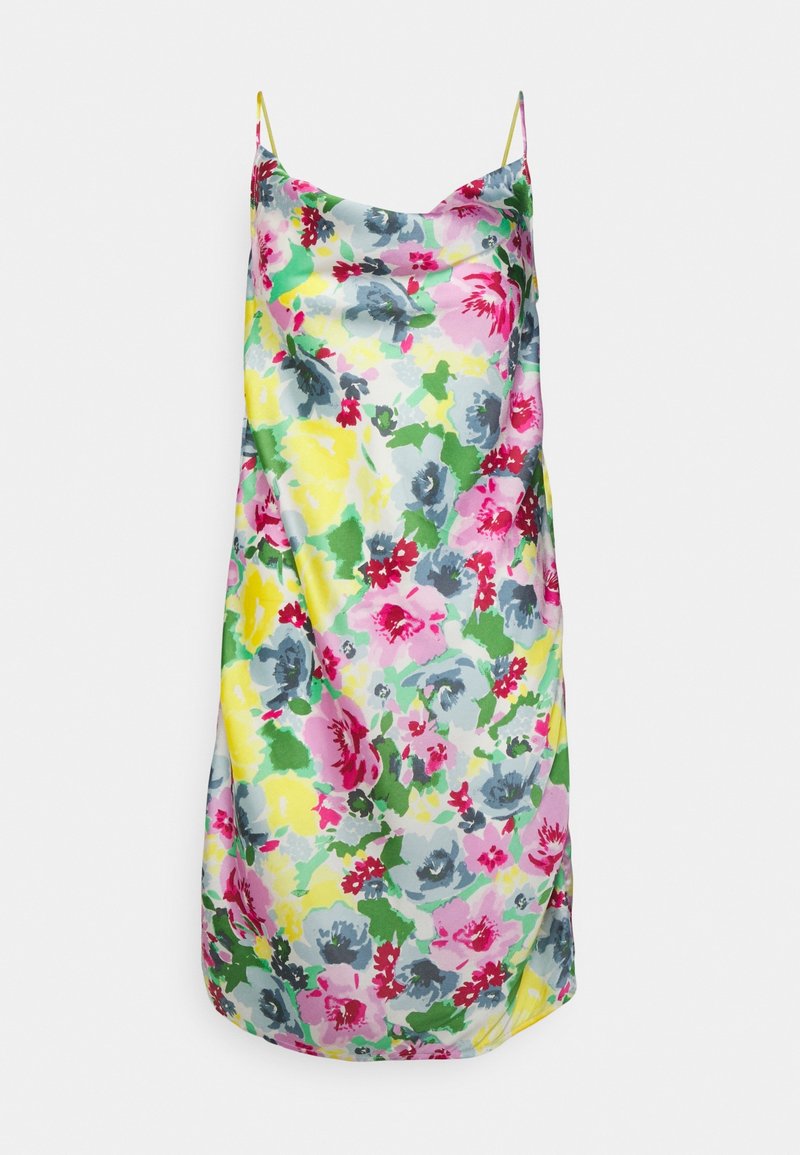Robe nuisette sans manches à fines bretelles, présentant un motif floral coloré en rose, jaune, vert, bleu et rouge sur fond blanc.