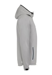Chaqueta impermeable de color gris claro con capucha desmontable, bolsillo lateral con cremallera y puños elásticos. Textura suave y diseño minimalista.