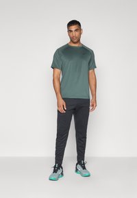 Nike Performance READY - Camiseta deportiva - vintage green/black