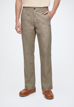 GAP, RELAXED EASY PANT - Pantalon classique - driftwood