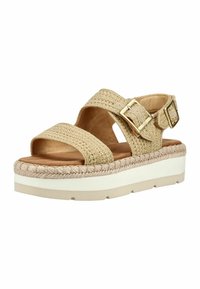 Beige gevlochten platform sandaal met twee verstelbare banden met gouden gespen en een dikke witte zool.