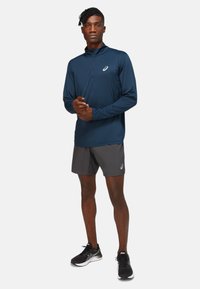 ASICS CORE LS 1/2 ZIP TOP - Long sleeved top - french blue