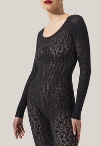 Body noir à manches longues, présentant un motif texturé de cercles et différentes ouvertures en résille, conçu avec un large décolleté.