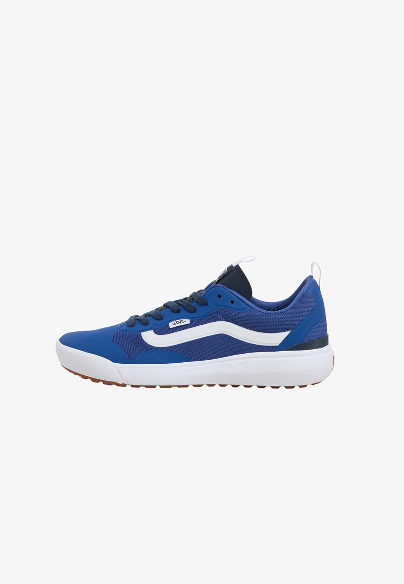 Zapatillas deportivas azules con parte superior de malla, acentos blancos y suela de goma texturizada. Cuentan con un diseño de cordones y perfil bajo.