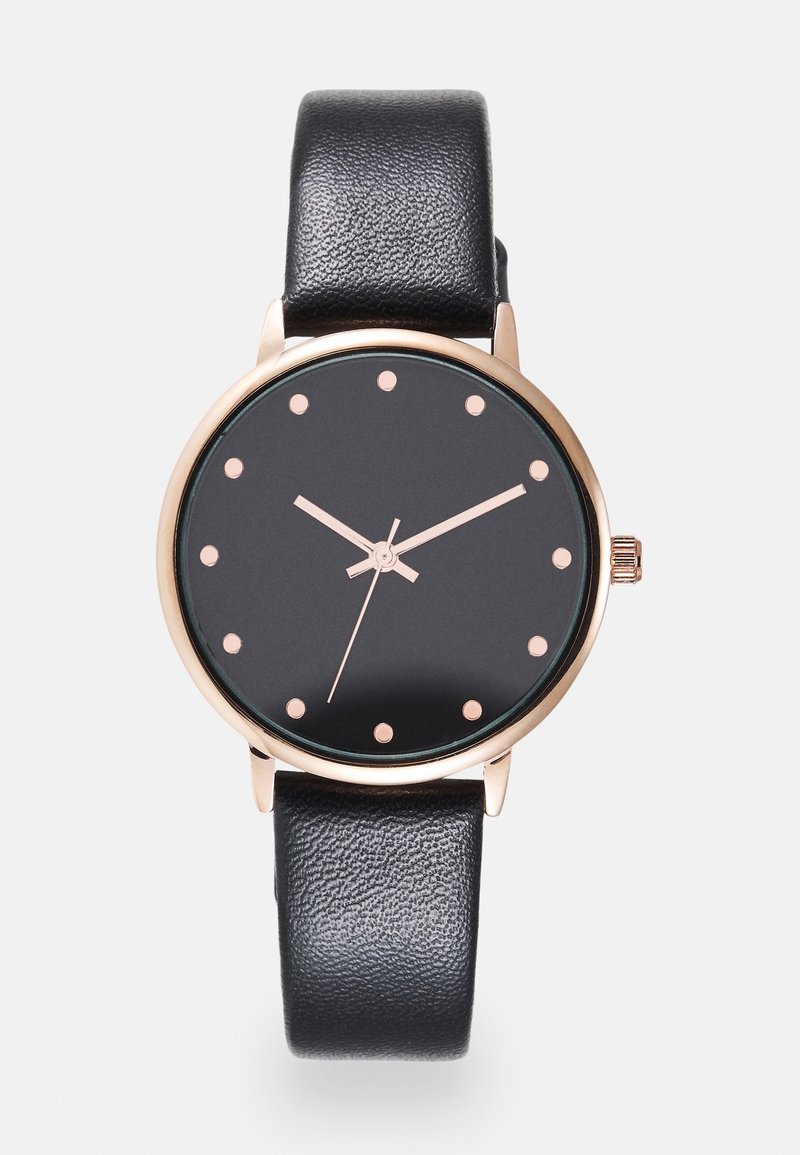Montre-bracelet avec bracelet en cuir noir, cadran noir, boîtier en or rose, index des heures minimalistes en points et trois aiguilles fines affichant 10:10:36.