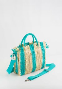 Geweven tote bag van natuurlijk stro met turquoise accenten, voorzien van stevige handvatten en een afneembare schouderband. Textuurdesign, rechthoekige vorm.
