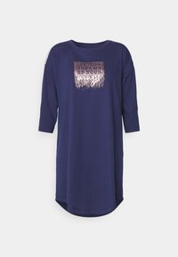 Vestido azul-marinho com mangas três quartos, apresenta uma estampa gráfica em metalizado e branco, com bainha arredondada e tecido de algodão suave.