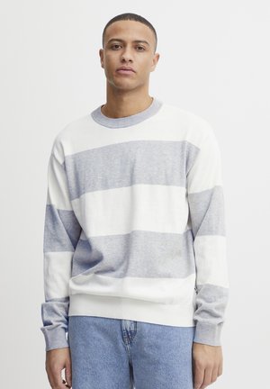 Striped sweater in white and light blue-gray hues, made from a soft fabric, features a round neck and ribbed cuffs and hem. Casual fit.