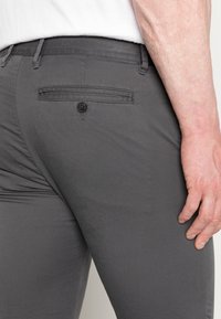 s.Oliver Chino - grey