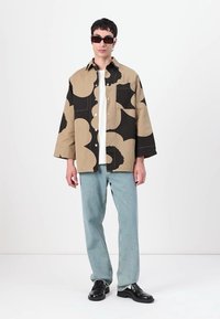 Marimekko ABSTRAKTIO UNIKKO UNISEX - Skjortebluse - black/light brown