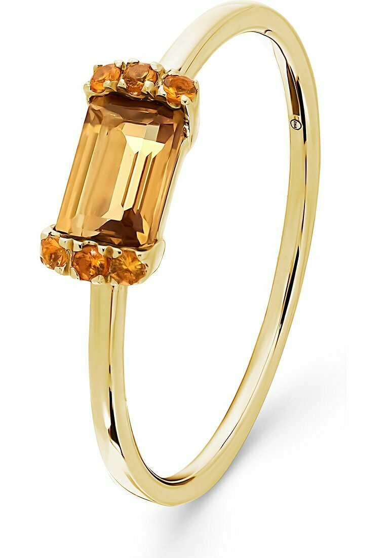 Goldring mit einem großen, smaragdgeschliffenen gelben Stein, umgeben von kleinen gelben Steinen. Glatter Ring mit polierter Oberfläche.