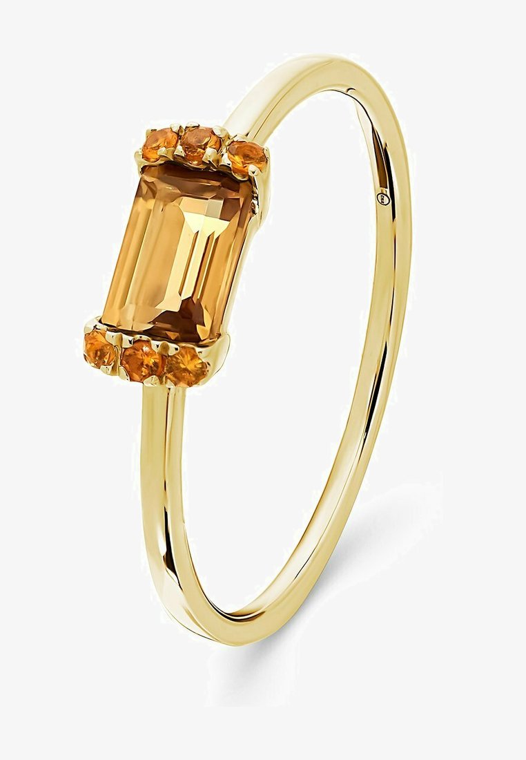 Goldring mit einem großen, smaragdgeschliffenen gelben Stein, umgeben von kleinen gelben Steinen. Glatter Ring mit polierter Oberfläche.