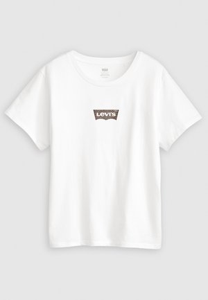 Camiseta de algodón blanca con cuello redondo y mangas cortas, que presenta un pequeño logo de Levi's con estampado de leopardo marrón en el pecho.