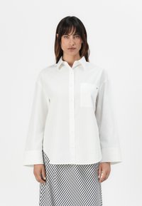 Tommy Hilfiger NEW EASY SHIRT - Overhemdblouse - optic white