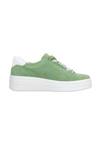 Grüner Wildleder-Sneaker mit weißer Gummisohle, ausgestattet mit mehrfarbigen Schnürsenkeln und einem schlanken, flachen Design.