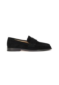 Mocasines de ante negro con punta redonda, diseño sin cordones, costuras decorativas y un tacón bajo. Textura suave, acentos de hardware mínimos.
