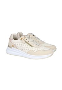 Zapatillas beige con parte superior perforada, acentos rosas en contraste y un cierre dorado. Suela blanca y acabado texturizado. Cordones en color a juego.