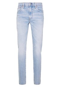 Jeans de mezclilla en un azul claro con un corte ajustado, diseño de cinco bolsillos y costuras en contraste. La tela tiene una sutil textura deslavada.