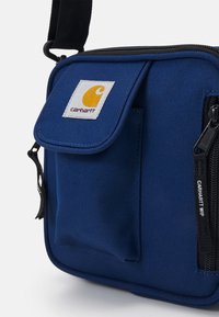 Carhartt WIP ESSENTIALS BAG SMALL UNISEX - Borsa a tracolla - elder