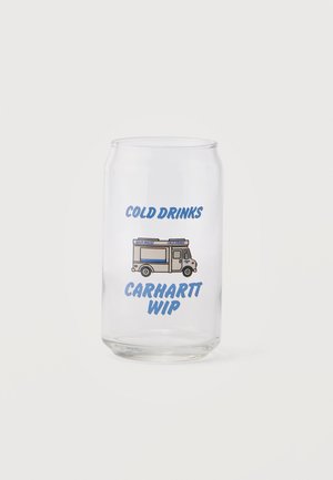 Verre transparent en forme de canette avec un texte bleu « COLD DRINKS » et « CARHARTT WIP » autour d'une illustration de camion-restaurant.