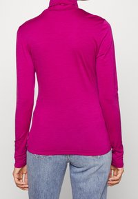 Gestuz Stickad tröja - pink