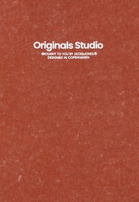 Tkanina w kolorze rdzy o teksturowanej powierzchni, na której widnieje wyraźny biały tekst "Originals Studio" oraz szczegóły dotyczące marki.