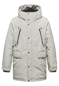 Giacca isolante grigia chiara con cappuccio, due tasche laterali e due tasche sul petto con zip. Presenta accessori neri e una chiusura con bottone.