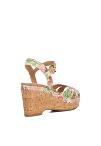 Bloemmotief wedge sandalen met kurken hakken, met een kruislings bandontwerp en een verstelbare enkelgesp. Voornamelijk kleurrijke textiele bovenkant.