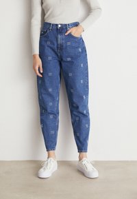 Tommy Jeans MOM - Relaxed fit jeans - denim medium