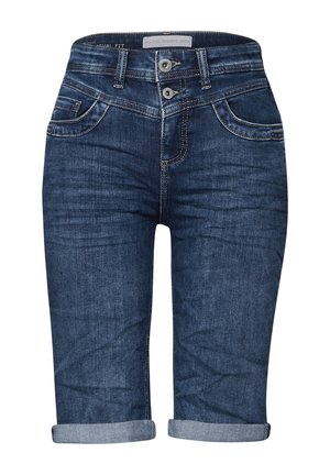 Shorts en denim bleu foncé avec une finition délavée, présentant un ourlet retroussé, deux poches avant, une double fermeture à bouton et des détails de couture subtils.