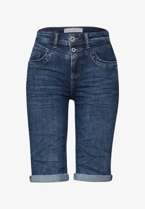 Shorts en denim bleu foncé avec une finition délavée, présentant un ourlet retroussé, deux poches avant, une double fermeture à bouton et des détails de couture subtils.