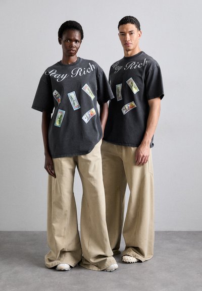 AVAVAV TRACK PANT UNISEX - Pantalones deportivos - beige