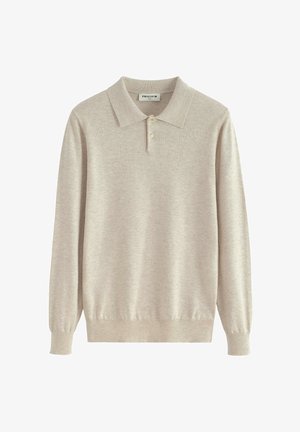 Pull polo beige à manches longues en tissu lisse, doté d'un col classique, d'une patte de boutonnage à trois boutons et de poignets ainsi que d'un ourlet côtelés.