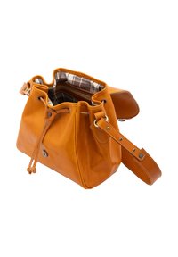 Borsa a secchiello in pelle di un vivace arancione con chiusura a coulisse, superficie texturizzata e foderatura interna a motivo tartan. Inclusa tracolla regolabile.