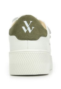 Vanessa Wu Baskets basses - khaki