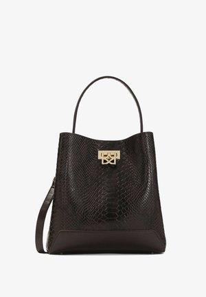 Sac à main en cuir à motif serpent brun foncé, de forme structurée, avec une anse supérieure et un accent en métal doré à l'avant.