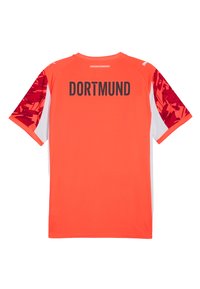 Orange sports jersey med korte ærmer, prydet med røde og hvide mønstrede detaljer, og "DORTMUND" trykt med fed sort skrift på ryggen.