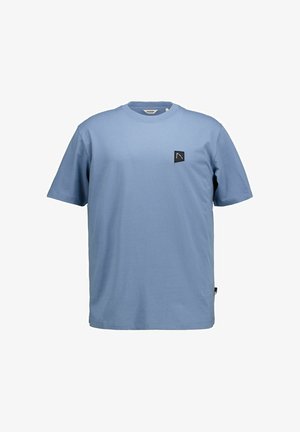 T-shirt azzurro chiaro a maniche corte con scollo a girocollo e piccola toppa nera con logo sul petto sinistro.