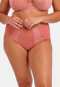 Hochgeschnittene Unterhose in Pfirsichfarbe mit Leopardenmuster-Elementen, aus glattem Stoff und mit transparenten Einsätzen an den Seiten.