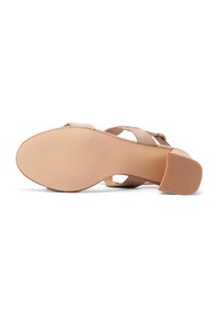 Sandalo con tacco nudo caratterizzato da una tomaia in suede testurizzato, design open toe e un robusto tacco a blocco con suola in gomma pattern per una buona presa.