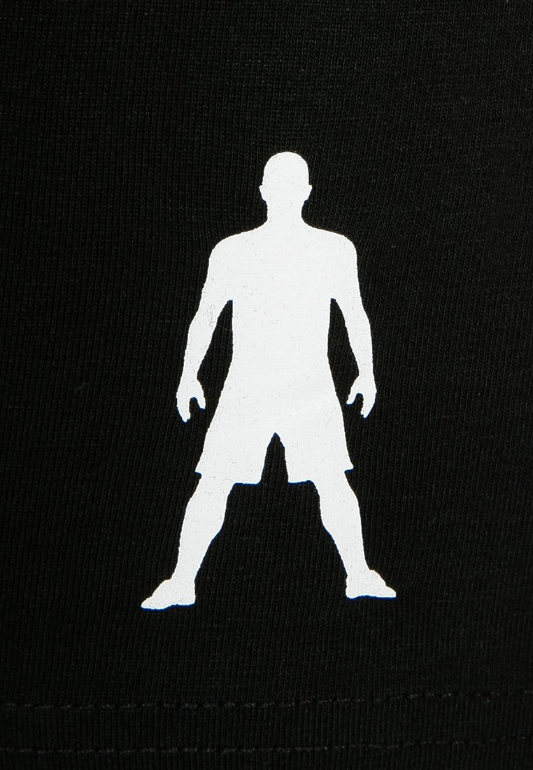 Tessuto nero con una silhouette bianca di una persona in pantaloni corti e maglietta, con contorni dettagliati sulla figura e texture liscia.